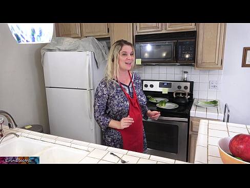 ❤️ Ibu tiri memerah susunya di dapur sebelum tarikhnya Lucah berkualiti pada ms.redgast4asset.ru